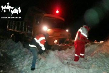 امداد رسانی به ۲۰۰ خودرو گرفتار در برف و کولاک جاده اهر – کلیبر