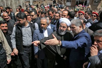 دکتر روحانی از مناطق سیل زده آذربایجان شرقی بازدید کرد