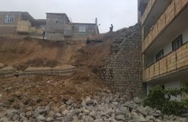 دیوار سنگی ۶ میلیارد ریالی شهرداری اهر فرو ریخت