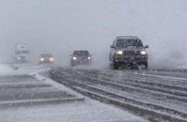 بارش برف جاده‌ های آذربایجان ‌شرقی را لغزنده کرد