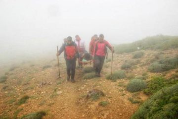 امدادرسانی نجاتگران شهرستان هوراند به فرد سقوط کرده در کوه