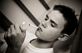 سن شروع مصرف دخانیات به ۱۳ سال رسیده است
