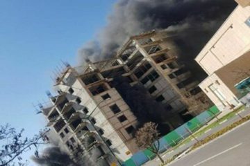 آتش ‌نشانان ۱۳ کارگر گرفتار در شعله‌ های آتش را در تبریز نجات دادند