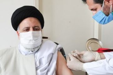 رئیس ‌جمهور اولین دز واکسن ایرانی کرونا را دریافت کرد/ رئیسی:‌ واکسیناسیون عمومی ضرورتی اجتناب ‌ناپذیر است