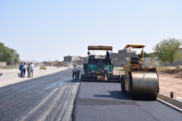 بهسازی و روکش آسفالت ۱۴ جاده آذربایجان‌ شرقی در حال اجرا است
