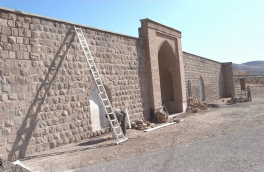 بازسازی کاروانسرای شاه عباسی هریس