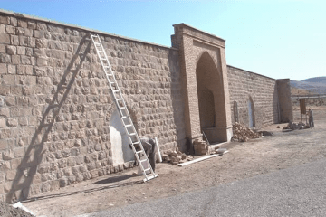 بازسازی کاروانسرای شاه عباسی هریس