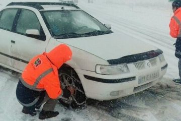 راهداران آذربایجان ‌شرقی به ۷۲۳ خودرو گرفتار در برف و کولاک امدادرسانی کردند