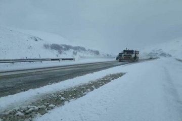 محصور شدن ۱۳۰ روستای آذربایجان‌ شرقی در برف