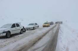 بارش برف در جاده های آذربایجان شرقی/ رانندگان توصیه های پلیس را جدی بگیرند