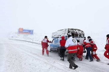 نجات ۳۵ خودروی گرفتار در کولاک شهرستان هوراند 
