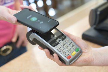 طرح “کهربا” با ۶ بانک آغاز شد/ پرداخت با گوشی به جای کارت بانکی
